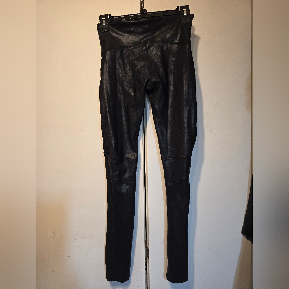 Spanx Medium Black Faux Leather Leggings - Ribbed detail